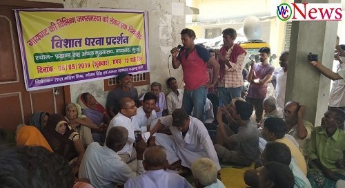 बिहार: मुजफ्फरपुर के गायघाट थाना के कांटा में अब तक नहीं मिली बाढ़ राहत की राशि, धरना प्रदर्शन…