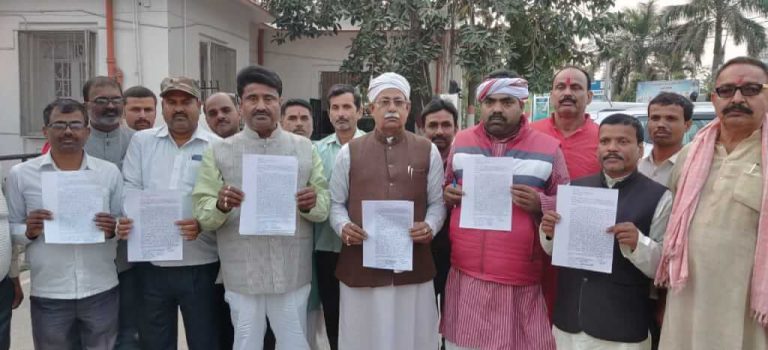 पूर्व मंत्री अजीत कुमार के नेतृत्व में किसानों का प्रतिनिधिमंडल मिलें जिलाधिकारी से । जाने क्या हुई बात?