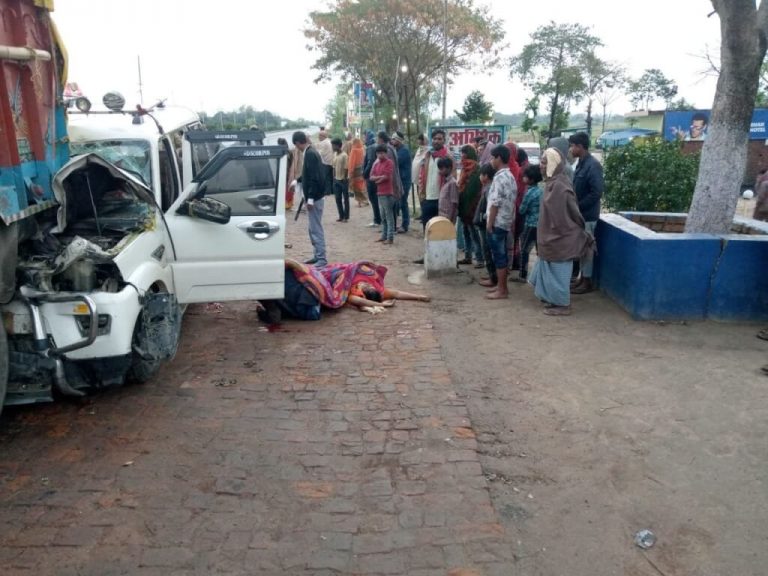 गायघाट में जारंग एनएच 57 पर ट्रक में घूसा स्काॅर्पियो दो मौत तीन घायल