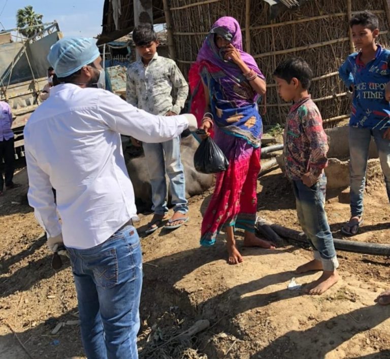 दरभंगा में NSUI के द्वारा महामारी में राहत सामग्री का किया गया वितरण, कोरोना से बचने के भी बताए उपाय, पढ़े यहाँ…