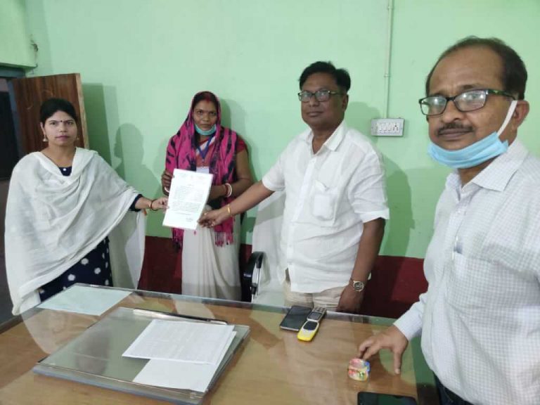 अच्छे कामों के लिए मिला सरैया प्रखंड के सेविका कृष्णा देवी को प्रशस्ति पत्र