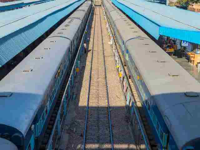 1 जून से रेलवे देश में चलाएगी 200 ट्रेन, टिकट होगी ऑनलाइन बुकिंग