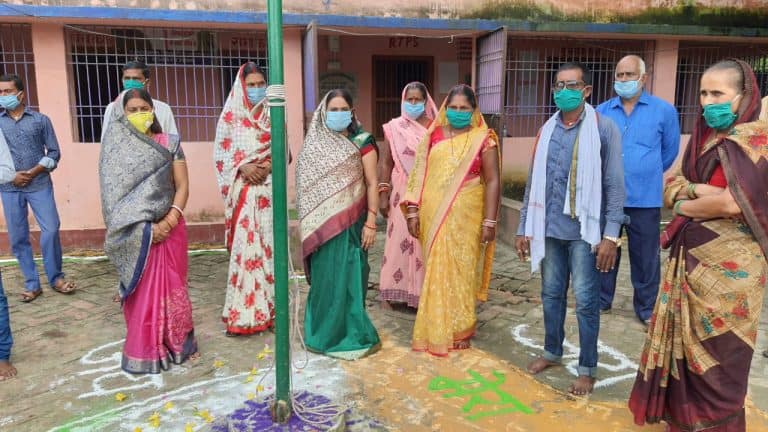 सरैया प्रखंड के गोरिगामाडिह पंचायत भवन पर किया गया झंडा तोलन का आयोजन