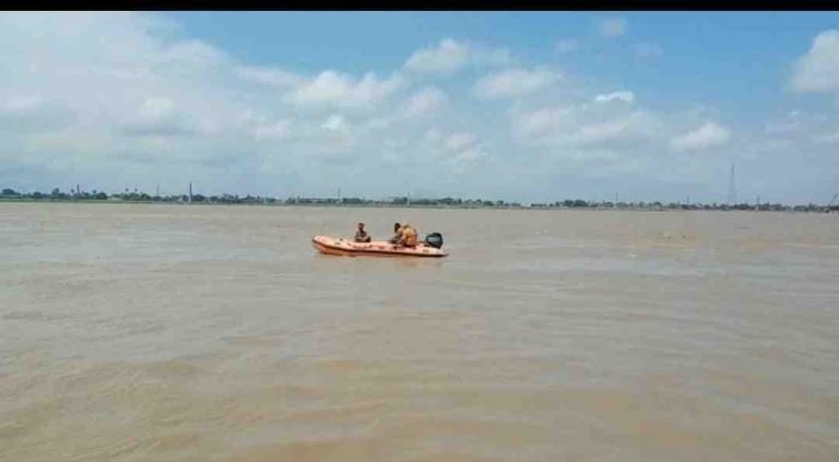 निर्माणाधीन सिक्सलेन पुल मे काम करने के दौरान नदी मे गिरा युवक,तलाश जारी