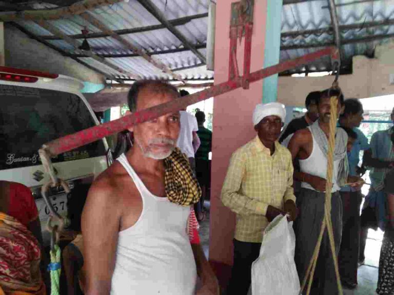 राशन के कारण नाराज उपभोक्ता ने मिडिया के समक्ष आप बीती सुनाई…