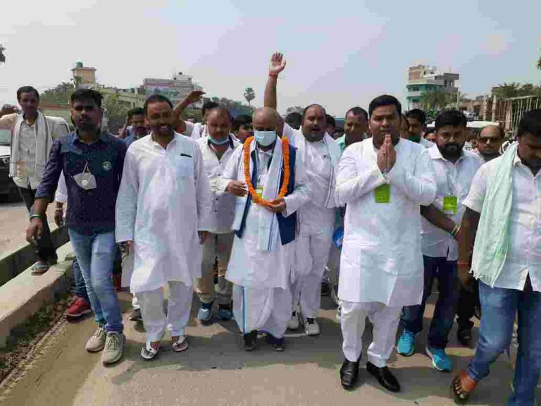 राजद के प्रदेश महसचिव डाँ मुकेश रौशन ने किया जनसंपर्क…