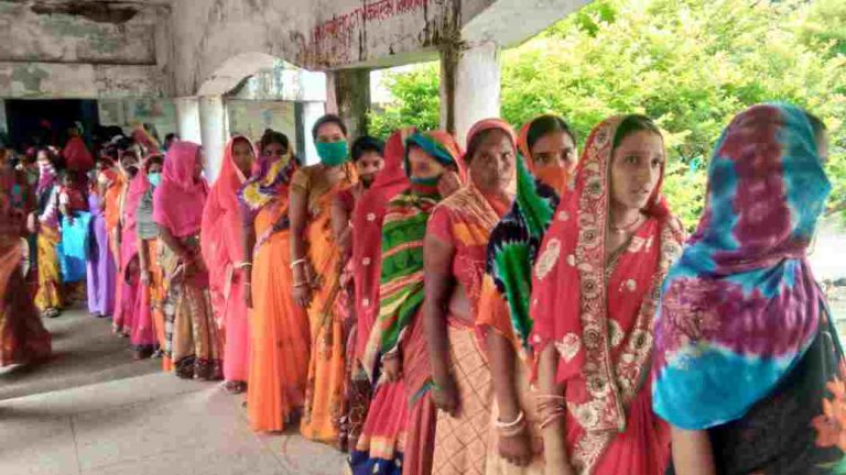 शिक्षा सुधार पर बटन दबाने को लेकर निकाला मशाल जूलुस…