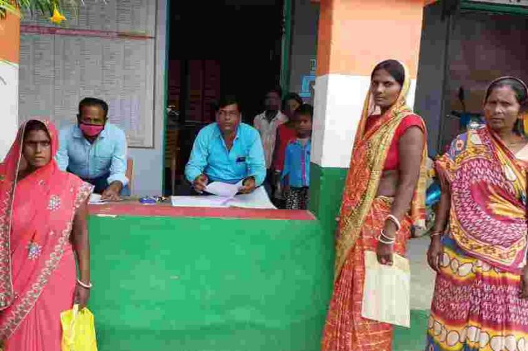 प्रखंड क्षेत्र के मध्य विद्दालयो मे भी नामांकन कार्य हूआ शुरू…