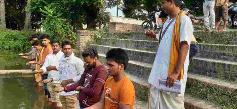 वैशाली: शहीदों के लिए सामूहिक तर्पण किया।