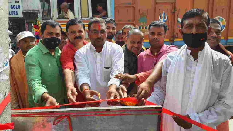 महुँआ नगर पंचायत के मद की राशि से निर्मित नाले का उद्धाटन…