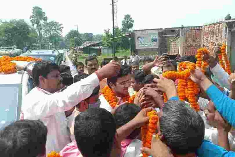 भाजयूमो राष्ट्रीय अध्यक्ष का दरभंगा जाने के क्रम मे पातेपुर मे किया भव्य स्वागत