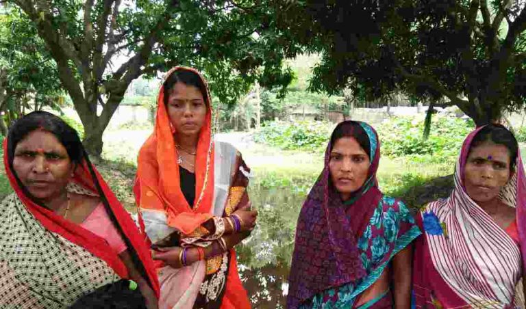 दर्जनों दलित महिलाओं ने मीडिया कर्मी के समक्ष अपनी आप बीती बताई…