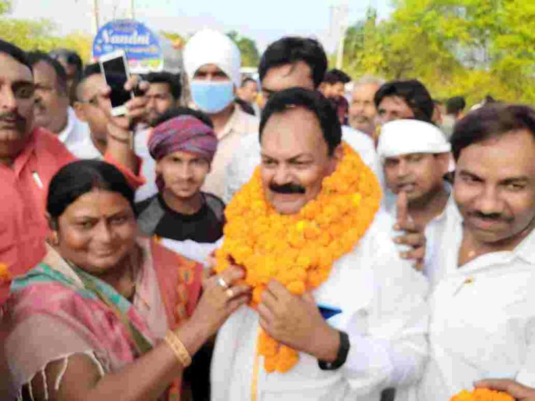 राजापाकर से लोजपा के मृणाल ने किया नामांकन दाखिल