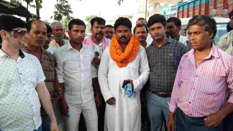 महुँआ मे नामांकन के चौथे दिन महुँआ से एक ने भरे पर्चे, पातेपुर चल रहा नील।