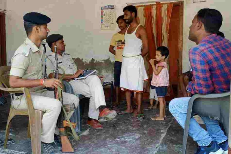 चिंतामणपुर मे एक ही रात मे दो घरो मे चोरी…