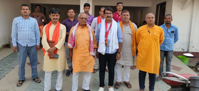 वीआईपी पार्टी के प्रत्याशी के समर्थन में बहरौली में चला जनसंपर्क अभियान