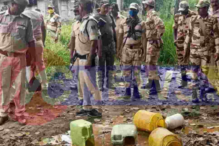 छापेमारी कर शराब के साथ 7 कारोबारी को किया गिरफ्तार