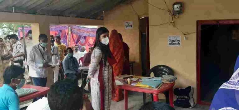 कोरोना काल मे लालगंज मे युवि मतदाताओं का उत्साह बखूबी देखने को मिला