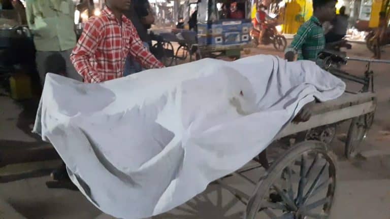 हसनपुर दक्षिणी मे पैसे के विवाद मे बड़े भाई ने छोटे भाई को चाकु मारकर की हत्या।