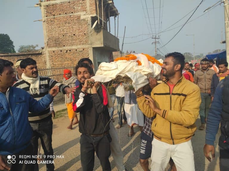 भीषण सड़क हादसे मे दो संगे भाइयो की दर्दनाक मौत,सरकार से मृतक के आश्रित के नौकरी देने की मांग।