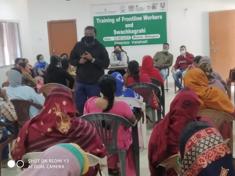 कोविड-19 पर फ्रंटलाइन वर्कर एवं स्वछाग्रहीयो  को दिया गया  एक दिवसीय प्रशिक्षण ।