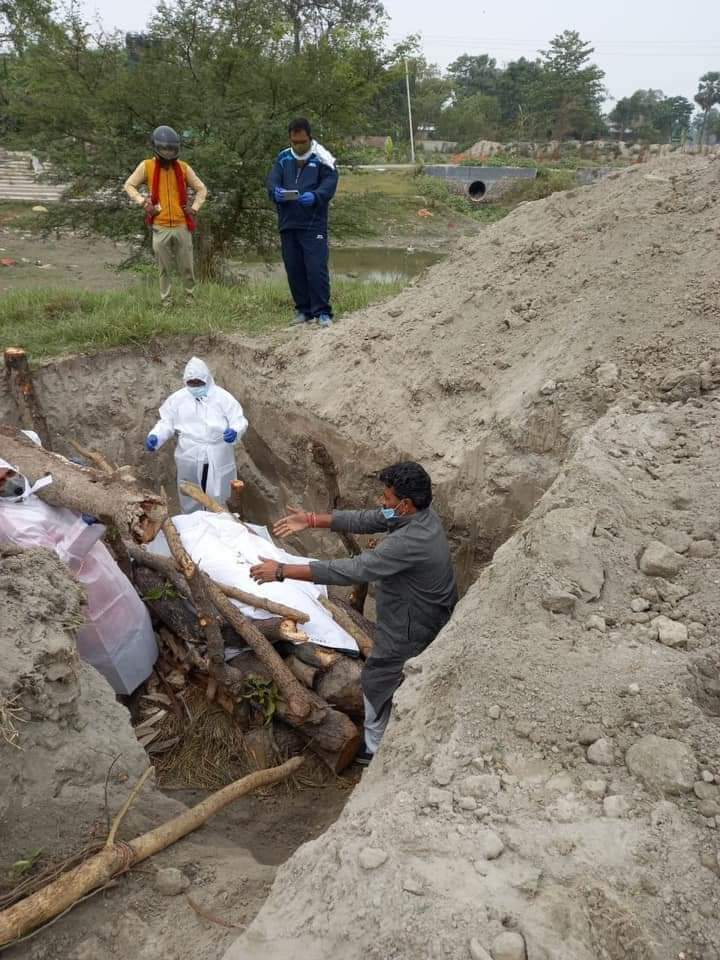 एक बिहार का विधायक ऐसा भी विधायक जो कोरोना मृतक के दाह-संस्कार किया।