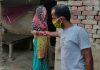मुखिया प्रत्याशी चंदन कुमार चौधरी ने मास्क एवं साबुन वितरण किया