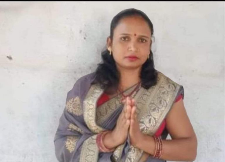 बिहार में महिला मुखिया प्रेमी संग फरार