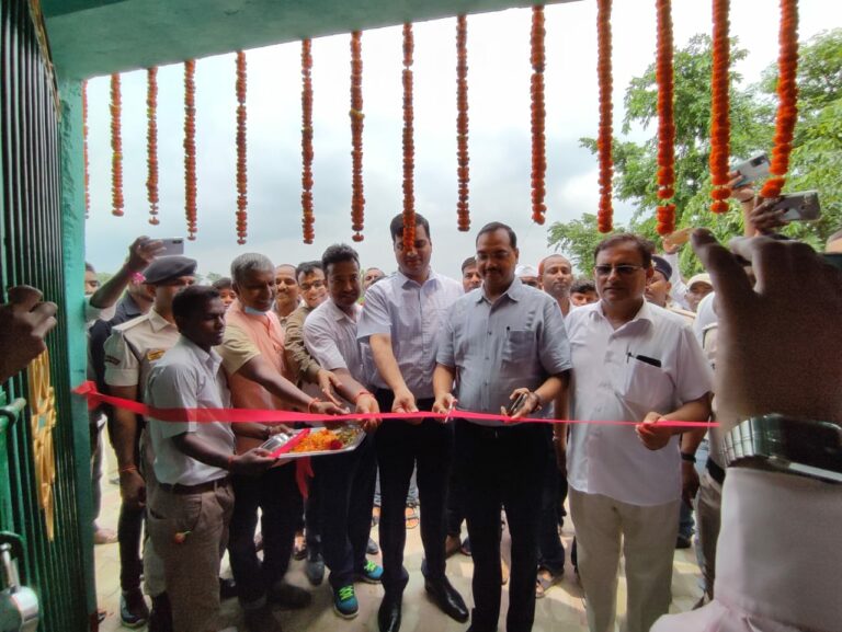 सकरा में जिला का पहला प्लास्टिक प्रसंस्करण केंद्र का जिलाधिकारी ने किया उद्धघाटन