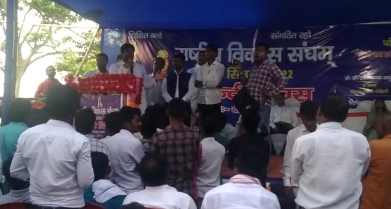 अमरख में राष्ट्रीय विकास संगम द्वारा दीप प्रज्जवलित कर हिन्दी दिवस कार्यक्रम का शुभारंभ पूर्व मंत्री द्वारा किया गया ।