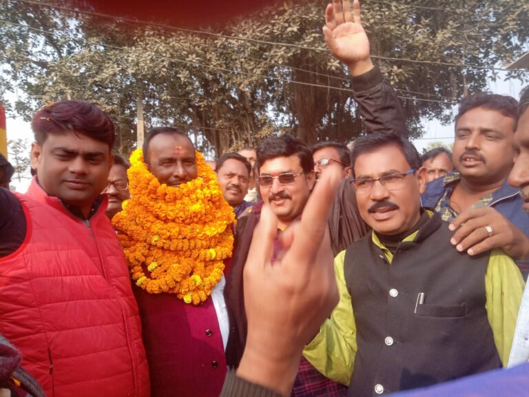 पातेपुर प्रखंड प्रमुख पति के 25 वें दिन  अपने क्षेत्र में पहुंचने पर लोगों ने किया भव्य स्वागत