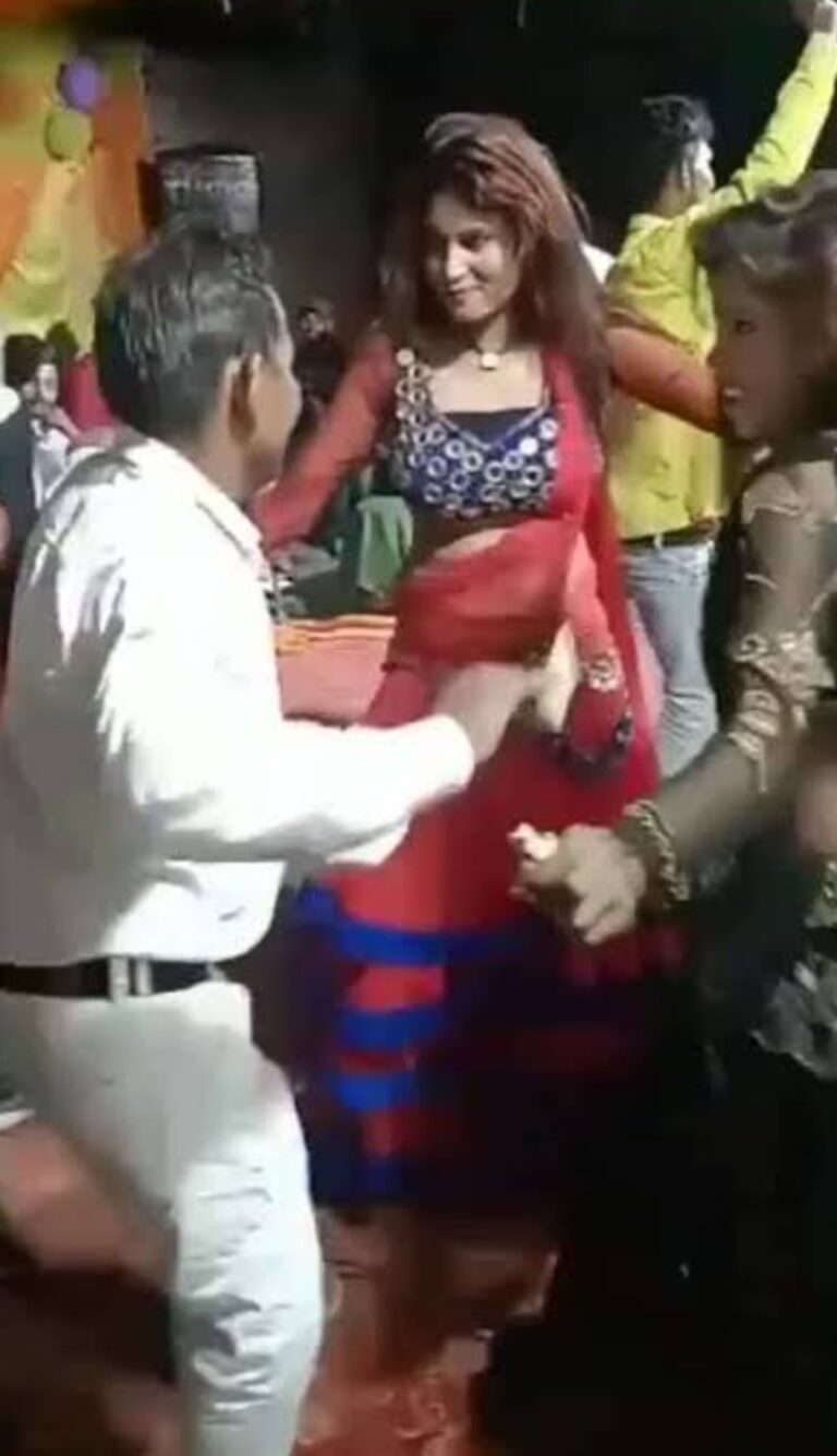 नारायणपुर बुजुर्ग के मुखिया पति के भोजपुरी पर अश्लील ठूमके दे रहे समाज को गंदा संदेश वीडियो वायरल