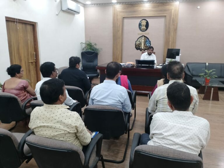 ग्रामीण क्षेत्रों में औद्योगिक प्रसार को लेकर जिलाधिकारी ने की बैठक।